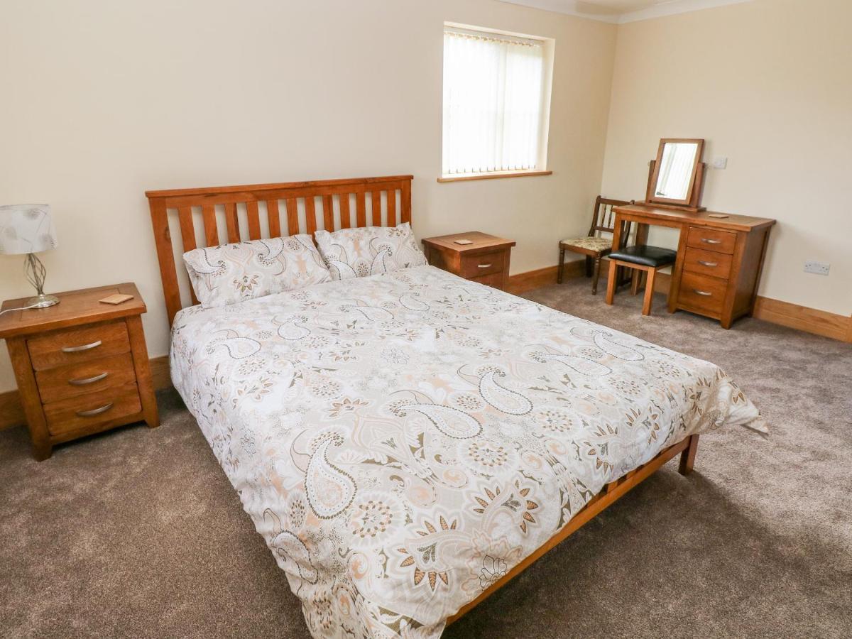 Grooms Quarters At Pant Y Gaseg Farm Ammanford Εξωτερικό φωτογραφία