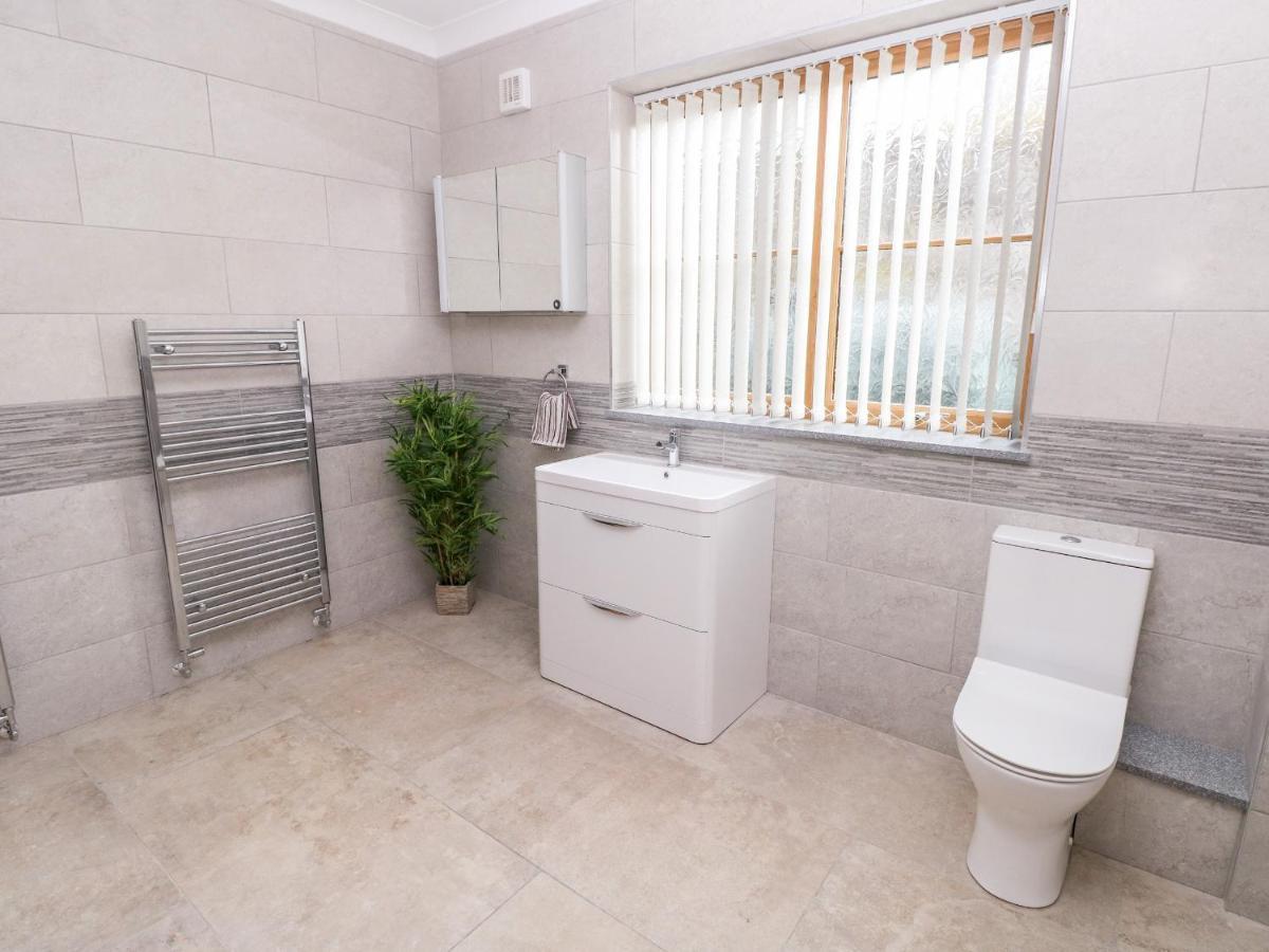 Grooms Quarters At Pant Y Gaseg Farm Ammanford Εξωτερικό φωτογραφία