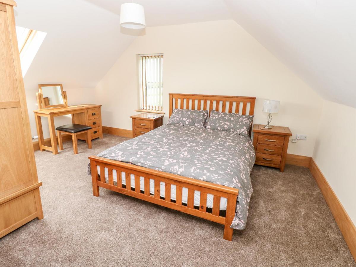 Grooms Quarters At Pant Y Gaseg Farm Ammanford Εξωτερικό φωτογραφία