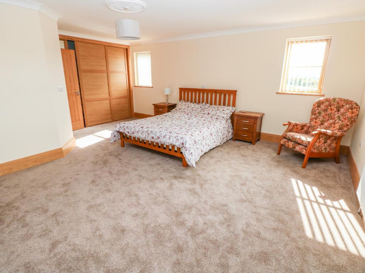 Grooms Quarters At Pant Y Gaseg Farm Ammanford Εξωτερικό φωτογραφία