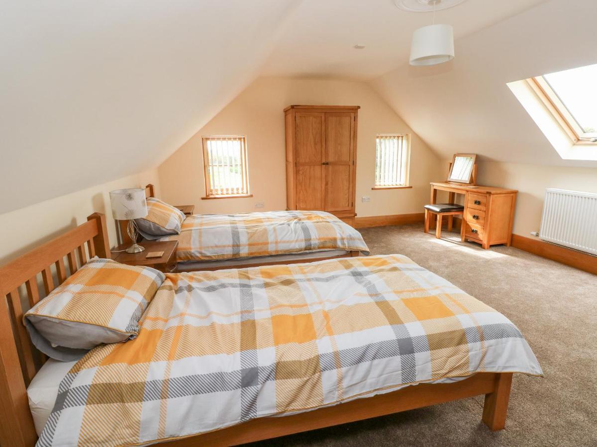 Grooms Quarters At Pant Y Gaseg Farm Ammanford Εξωτερικό φωτογραφία